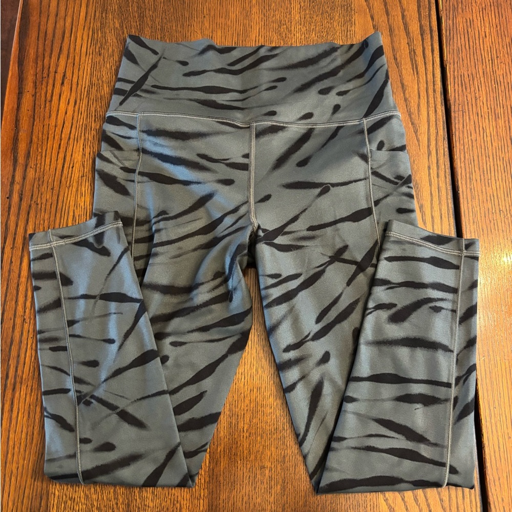 Athleta Salutation Stash Pocket 7/8 Length Leggings Size Small